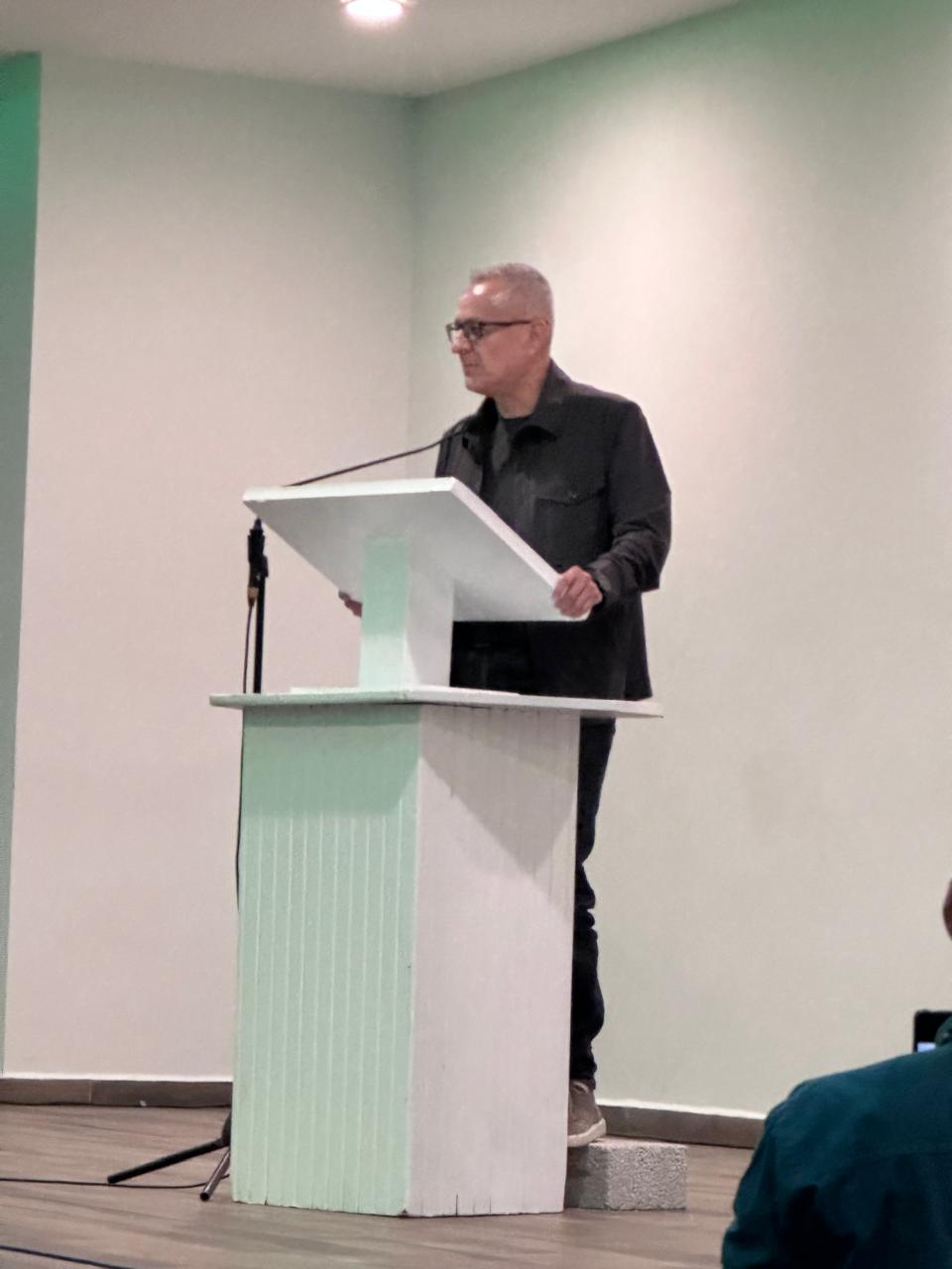 Óscar Flores se deja ver y se perfila rumbo al 2027